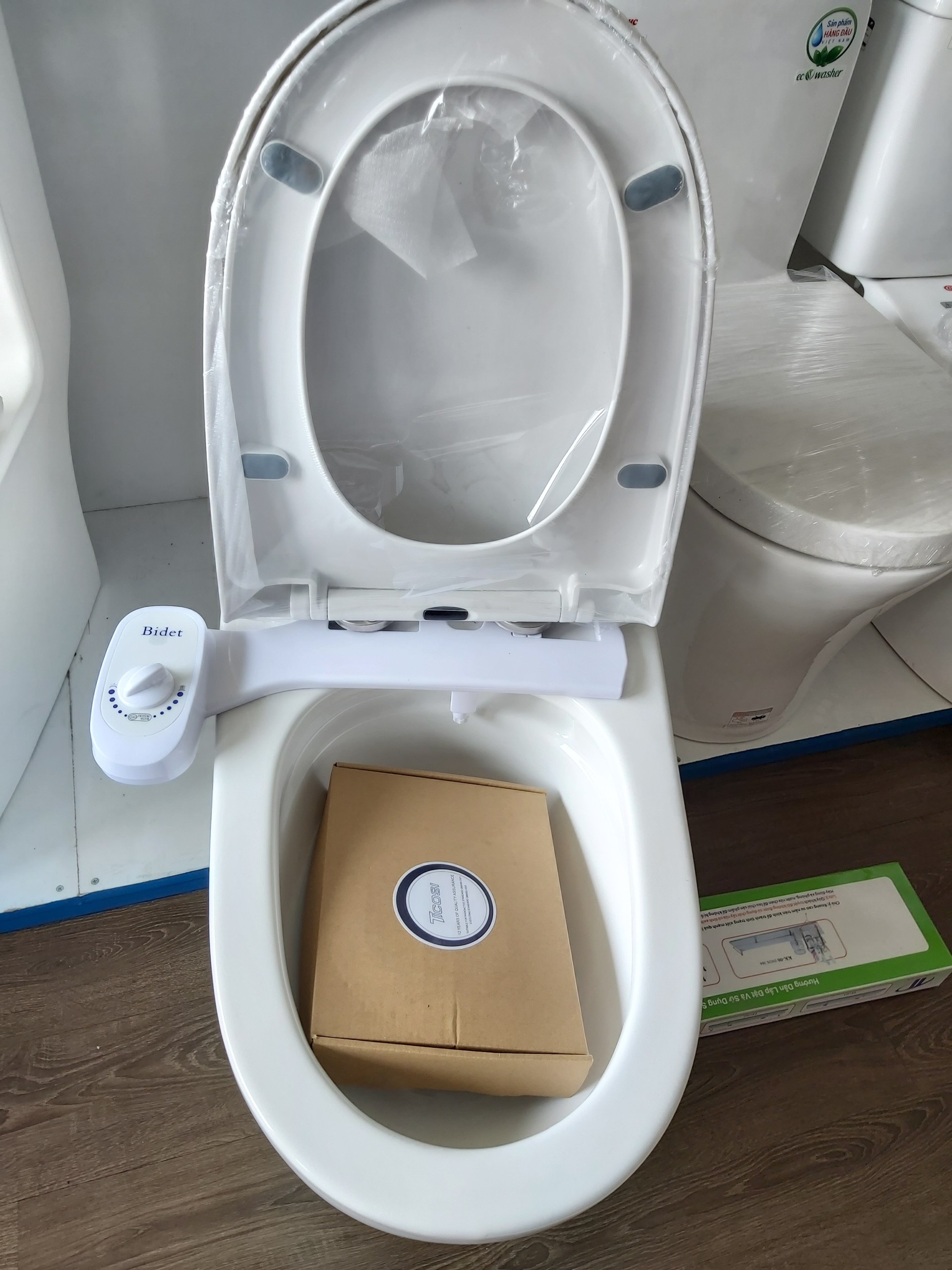 Bồn cầu Ticosi S604 + Bidet nắp rửa cơ kết hợp